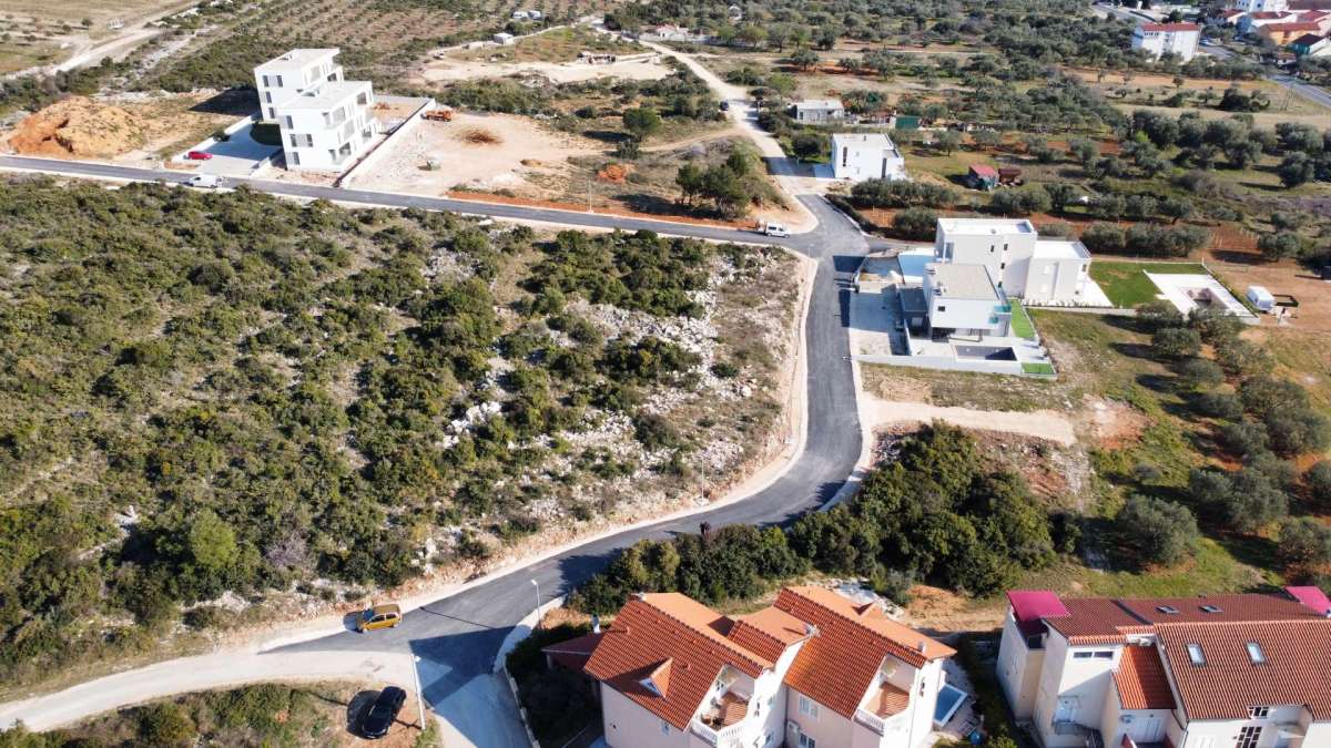 Asfaltiranje puta "Brnine"
