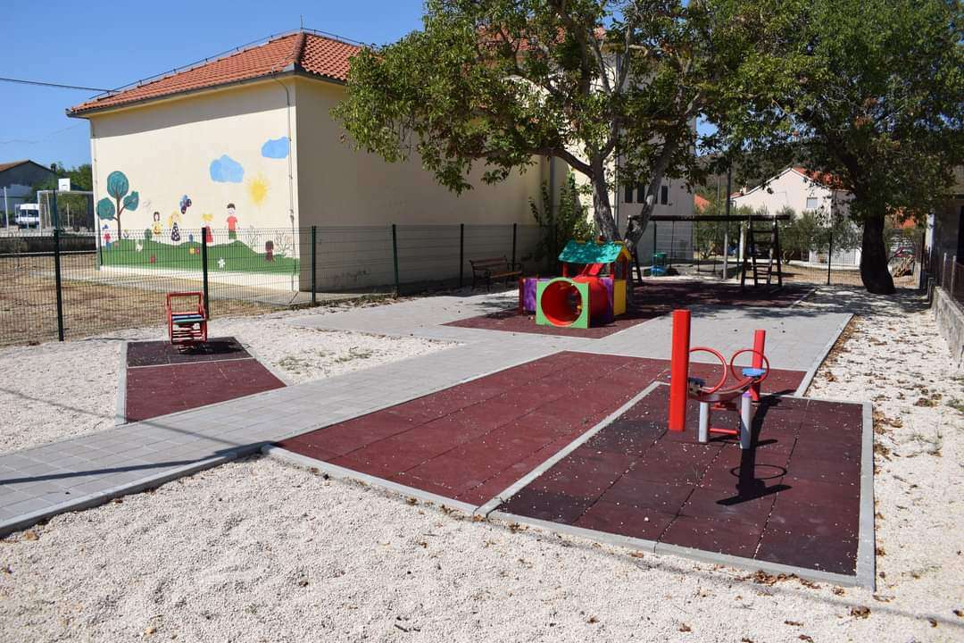 Dječje igralište u Raštanima Donjim - 