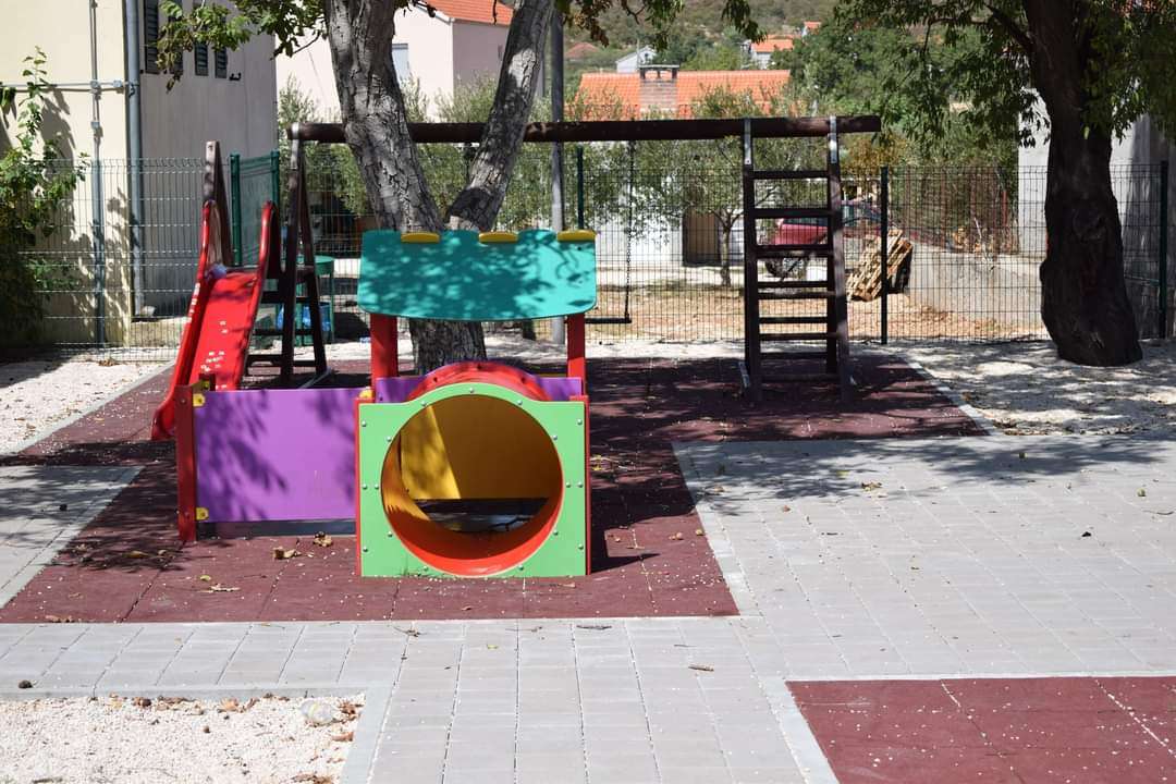 Dječje igralište u Raštanima Donjim - 