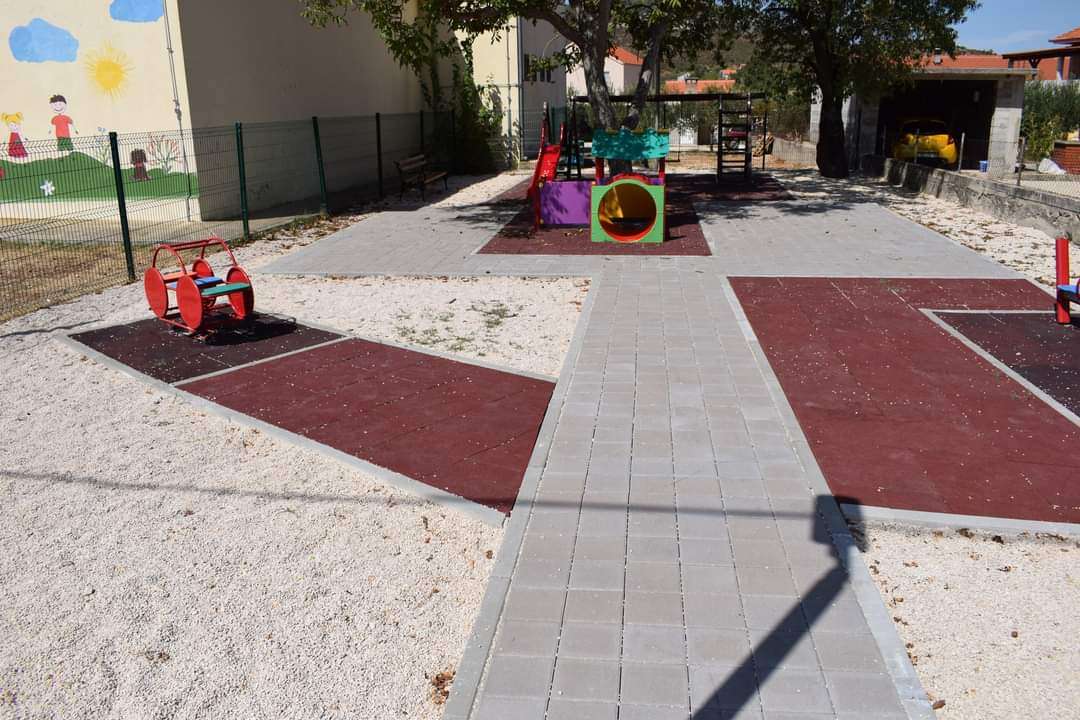 Dječje igralište u Raštanima Donjim - 