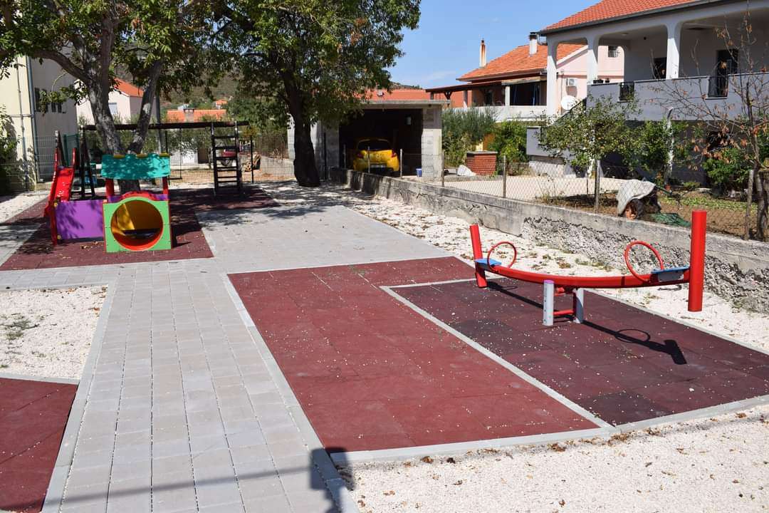 Dječje igralište u Raštanima Donjim - 