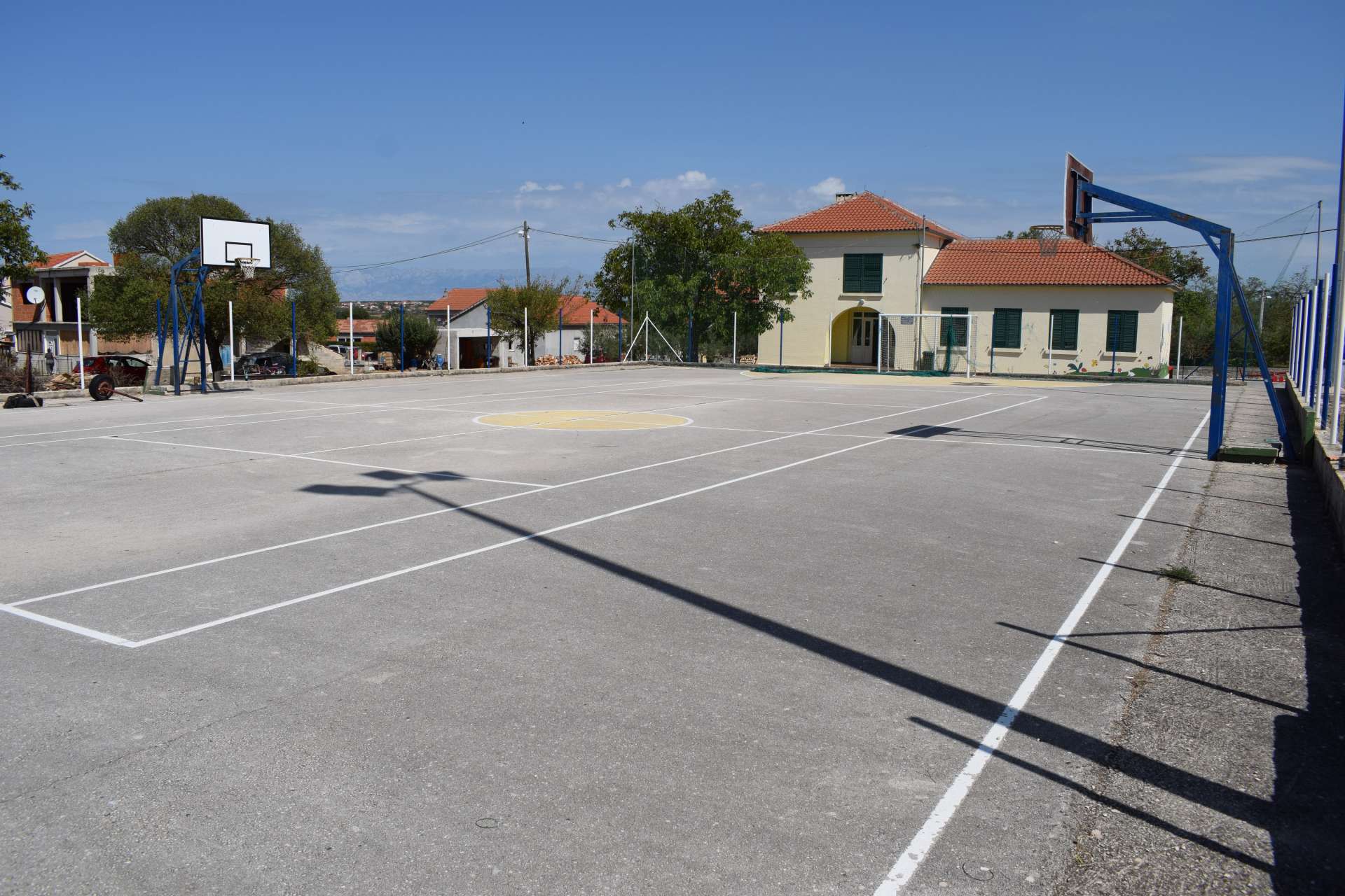 Uređenje malonogometnog igrališta u Donjim Raštanima - 