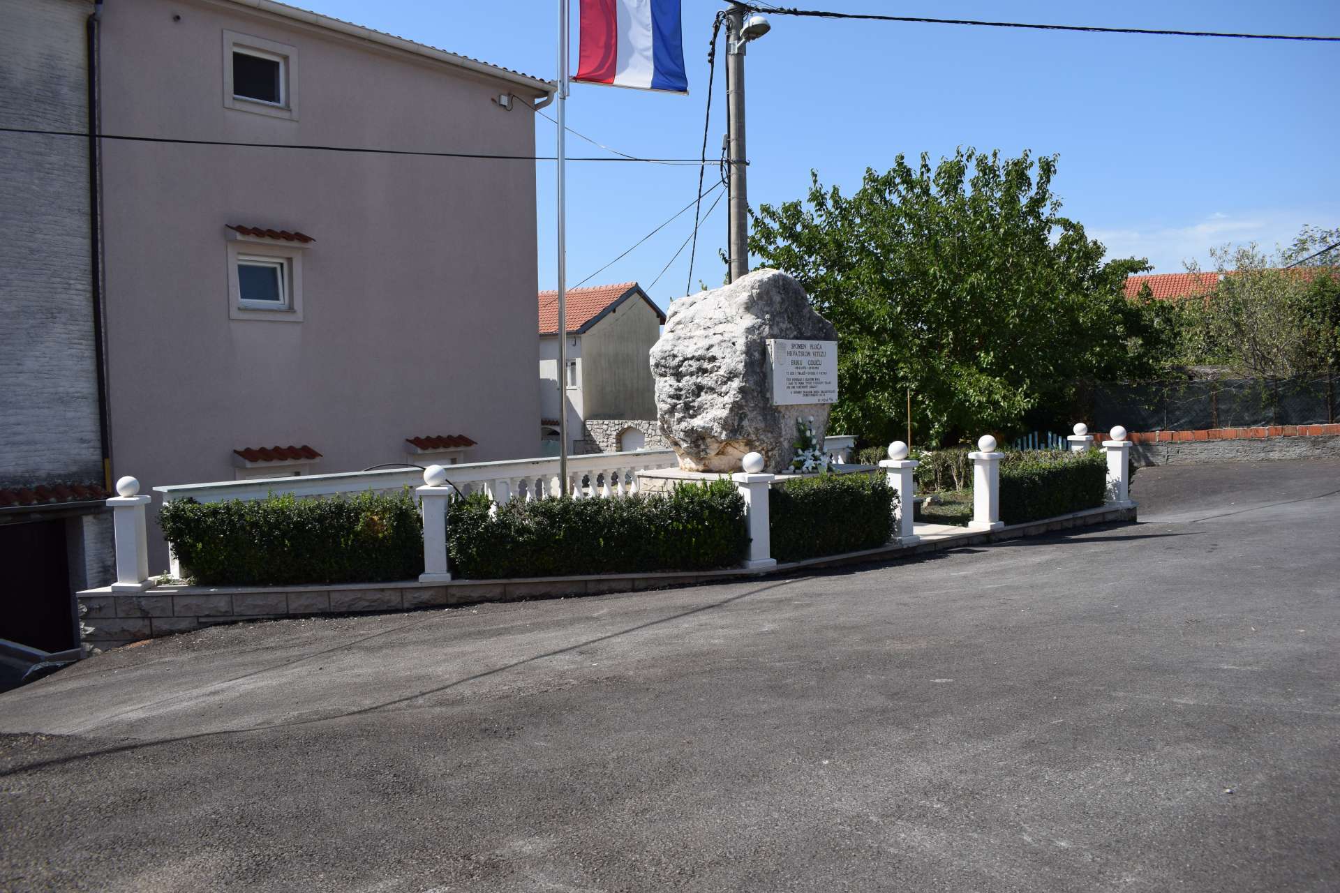 Asfaltiran trg u Sv. Petru - 