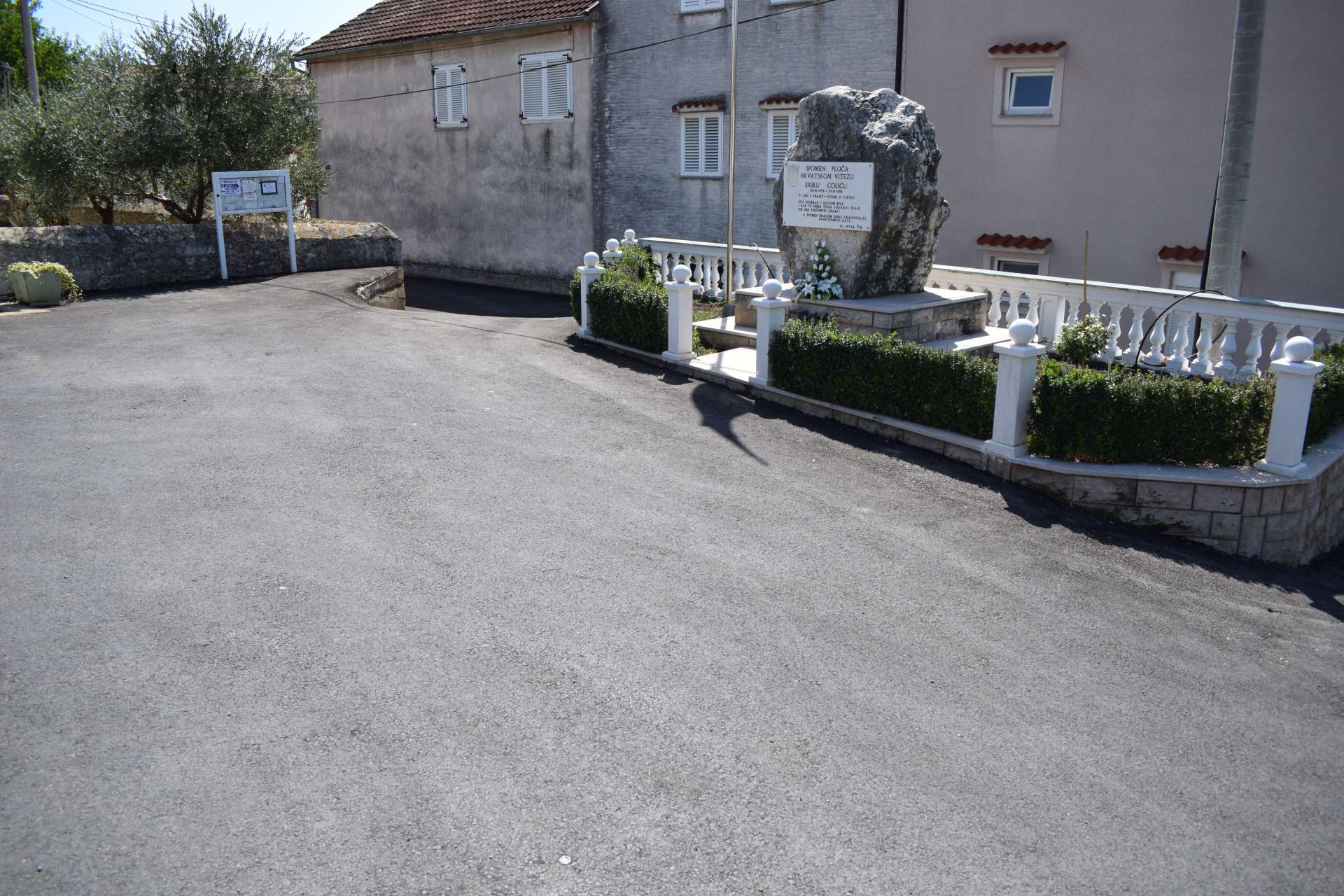Asfaltiran trg u Sv. Petru - 