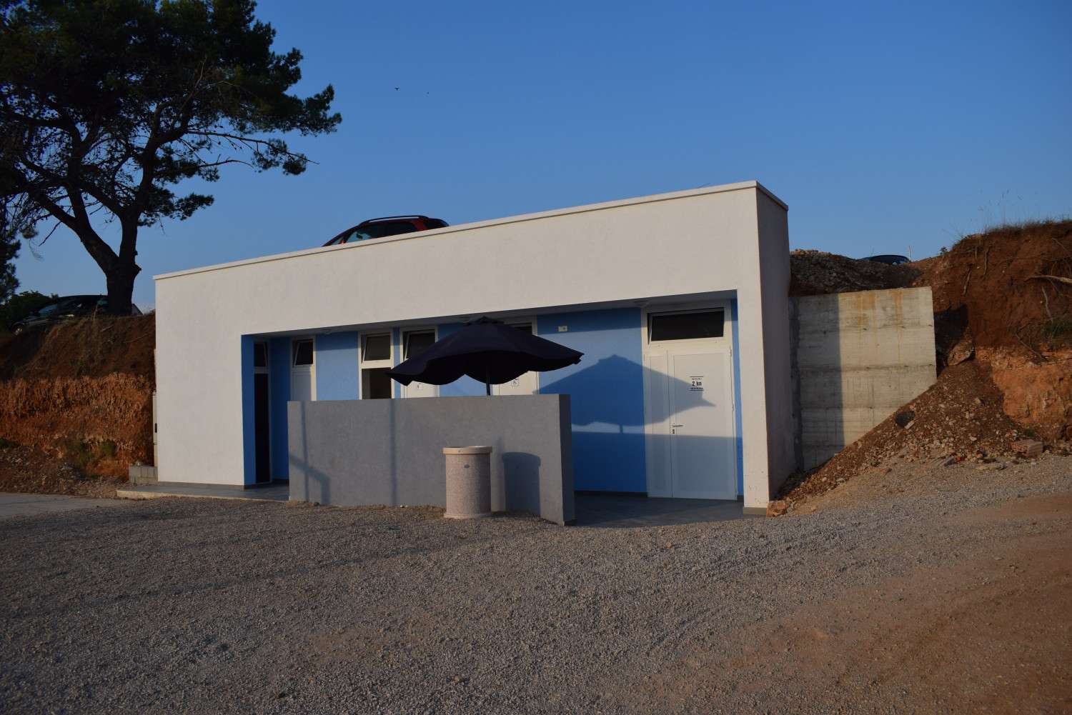 Javni zahod na plaži u Sv.Filipu i Jakovu - 