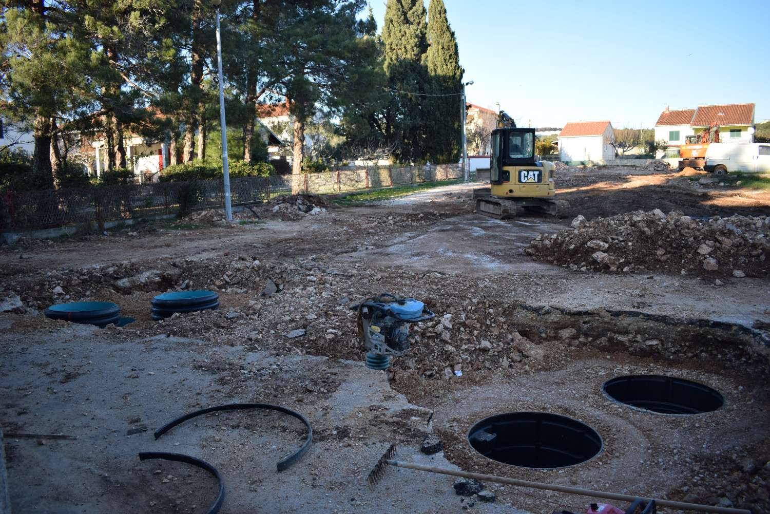 TURANJ: Prometnica u Međinama - 