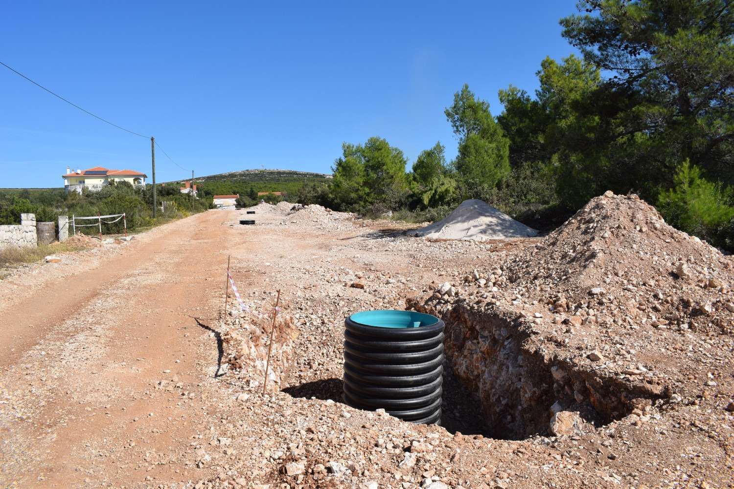 TURANJ: UGOVOR ZA NERAZVRSTANU PROMETNICU SA PRIPADAJUĆOM INFRASTRUKTUROM  – PREDIO KRČ - 